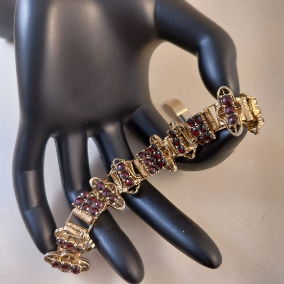 Ventage Gold and Red Bracelet - Picture 11 of 16